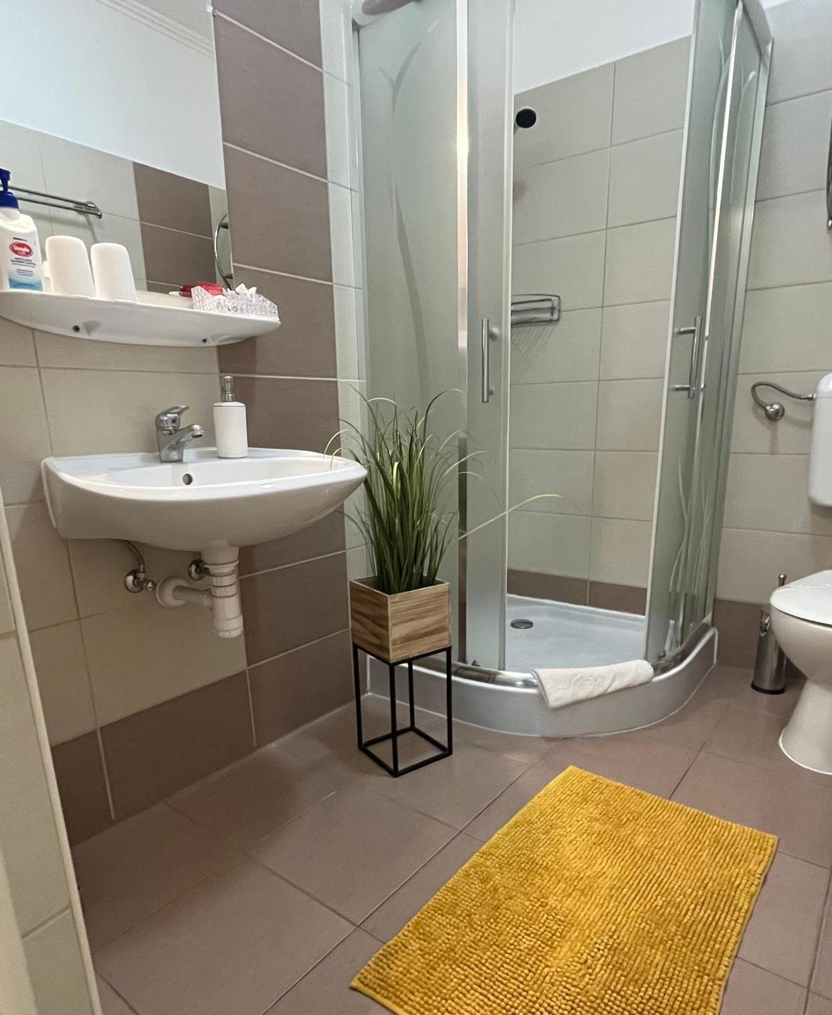 Oreo Apartman Eger Exterior photo